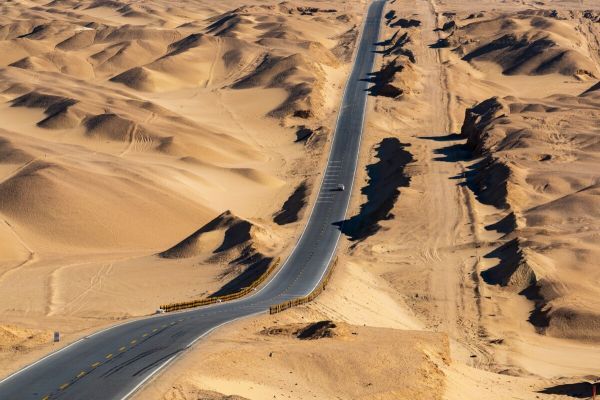 新疆旅游選擇自駕還是跟團(tuán)好?